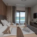 Beachfront Malia Near With Heated Pool & Jacuzzi Trogir