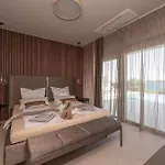 Villa Beachfront Malia Near With Heated Pool & Jacuzzi Trogir