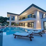 Beachfront Malia Near With Heated Pool & Jacuzzi Villa *