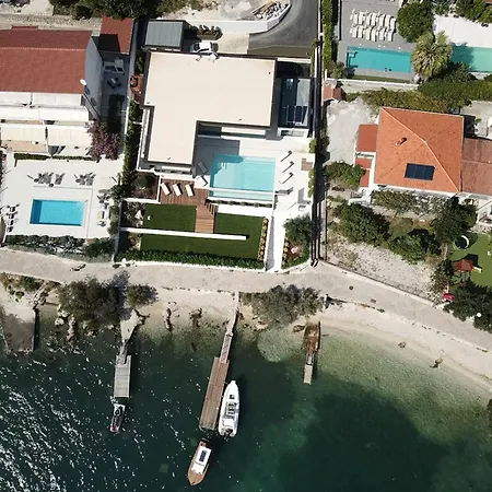 Beachfront Malia Near With Heated Pool & Jacuzzi