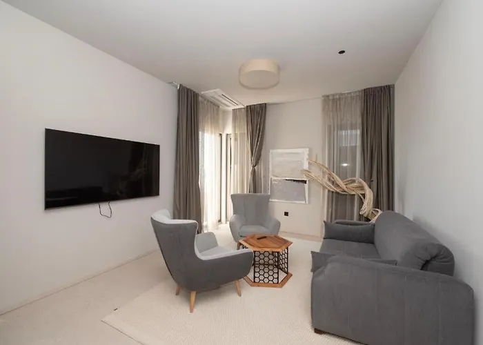 Villa Luxury Beachfront Malia With Pool And Jacuzzi In Seget Donji -