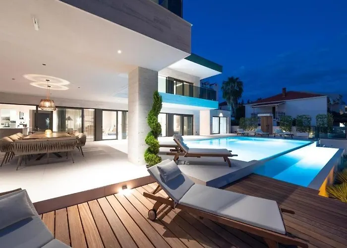 Luxury Beachfront Malia With Pool And Jacuzzi In Seget Donji - * Trogir