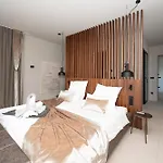 Vila Beachfront Malia Near With Heated Pool & Jacuzzi Trogir