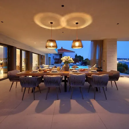 Beachfront Malia Near With Heated Pool & Jacuzzi 别墅