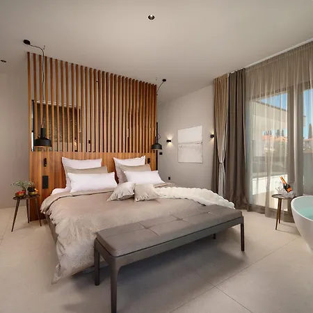 Beachfront Malia Near With Heated Pool & Jacuzzi 特罗吉尔