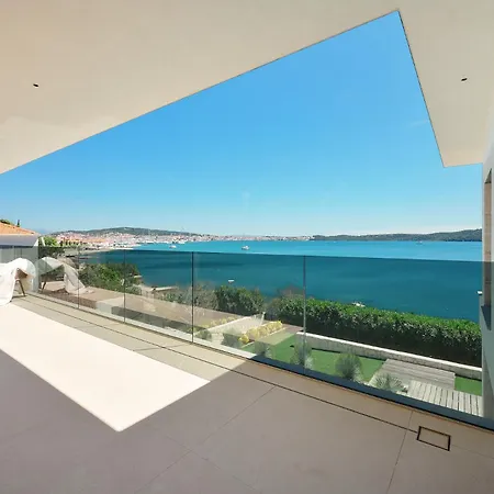 Beachfront Malia Near With Heated Pool & Jacuzzi 别墅