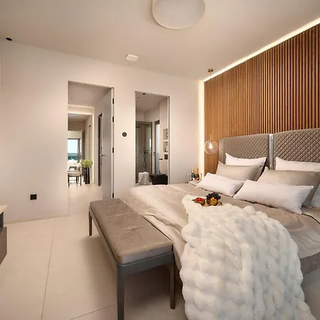 Beachfront Malia Near With Heated Pool & Jacuzzi 别墅