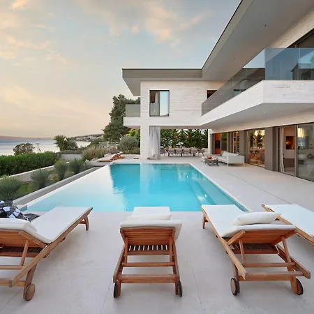 Beachfront Malia Near With Heated Pool & Jacuzzi 别墅