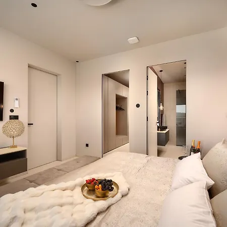 Beachfront Malia Near With Heated Pool & Jacuzzi 别墅