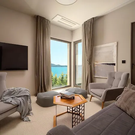 Beachfront Malia Near With Heated Pool & Jacuzzi * 特罗吉尔