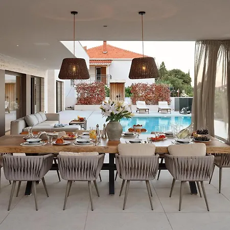 Beachfront Malia Near With Heated Pool & Jacuzzi 特罗吉尔