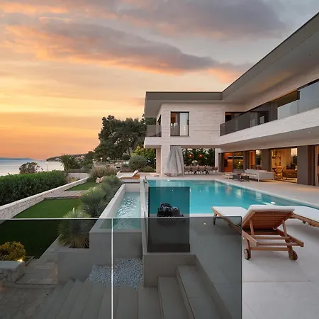 Beachfront Malia Near With Heated Pool & Jacuzzi