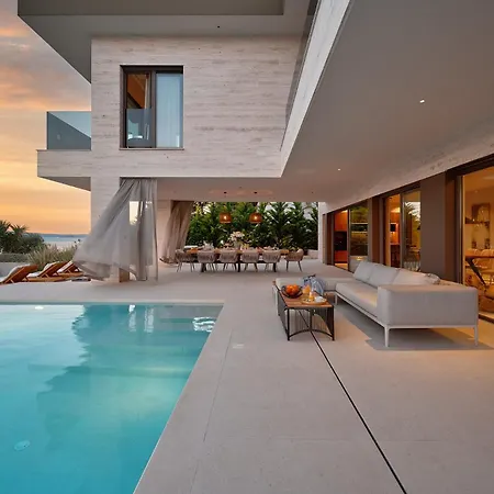 Beachfront Malia Near With Heated Pool & Jacuzzi *