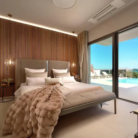 Beachfront Malia Near With Heated Pool & Jacuzzi *
