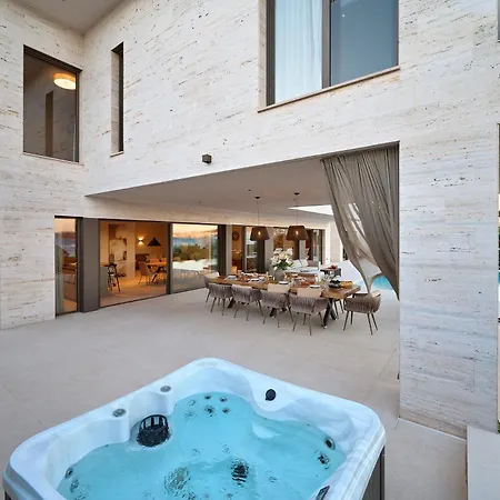 Beachfront Malia Near With Heated Pool & Jacuzzi 特罗吉尔