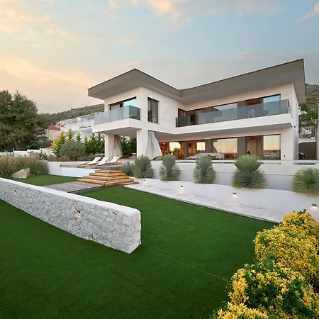 Beachfront Malia Near With Heated Pool & Jacuzzi