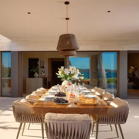 Beachfront Malia Near With Heated Pool & Jacuzzi Трогір