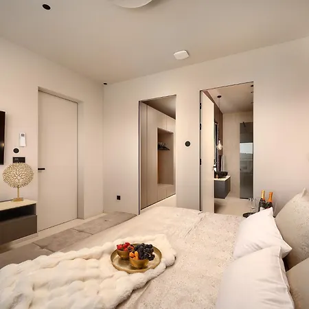 Βίλα Beachfront Malia Near With Heated Pool & Jacuzzi