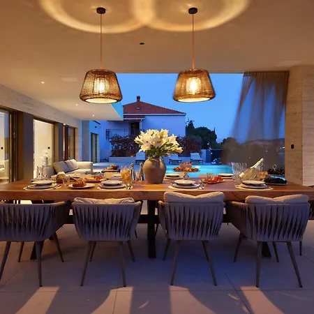 Вілла Beachfront Malia Near With Heated Pool & Jacuzzi *