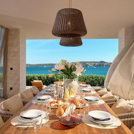 Βίλα Beachfront Malia Near With Heated Pool & Jacuzzi *