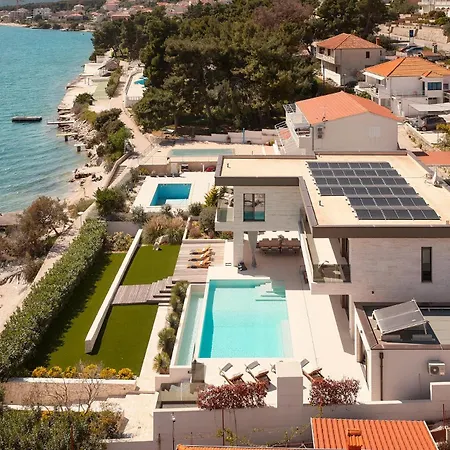 Βίλα Beachfront Malia Near With Heated Pool & Jacuzzi *