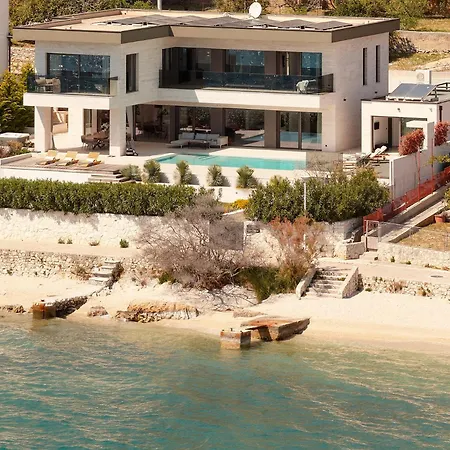Βίλα Beachfront Malia Near With Heated Pool & Jacuzzi
