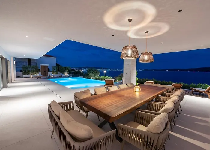 Luxury Beachfront Malia With Pool And Jacuzzi In Seget Donji - Villa