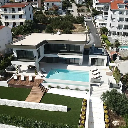 빌라 Beachfront Malia Near With Heated Pool & Jacuzzi 트로기르