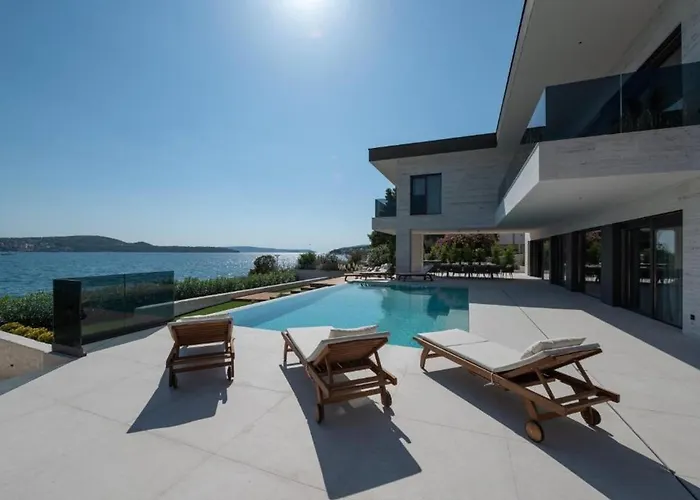 빌라 Beachfront Malia Near With Heated Pool & Jacuzzi 트로기르