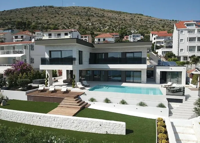 Beachfront Malia Near With Heated Pool & Jacuzzi *