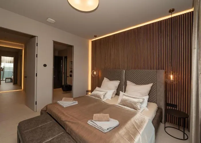 Beachfront Malia Near With Heated Pool & Jacuzzi 트로기르