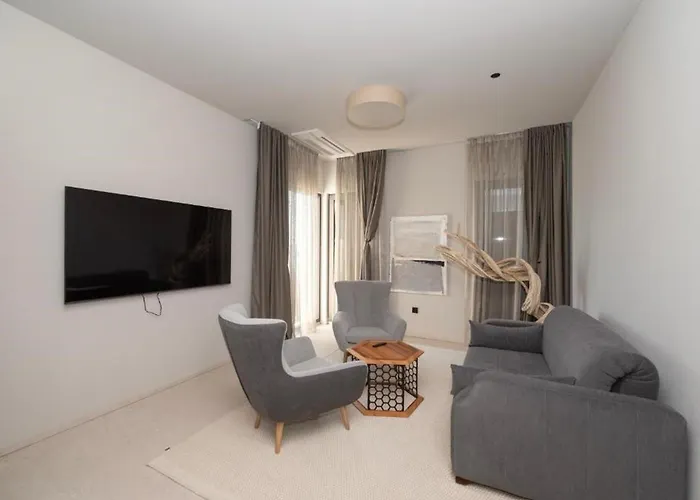 Beachfront Malia Near With Heated Pool & Jacuzzi 빌라