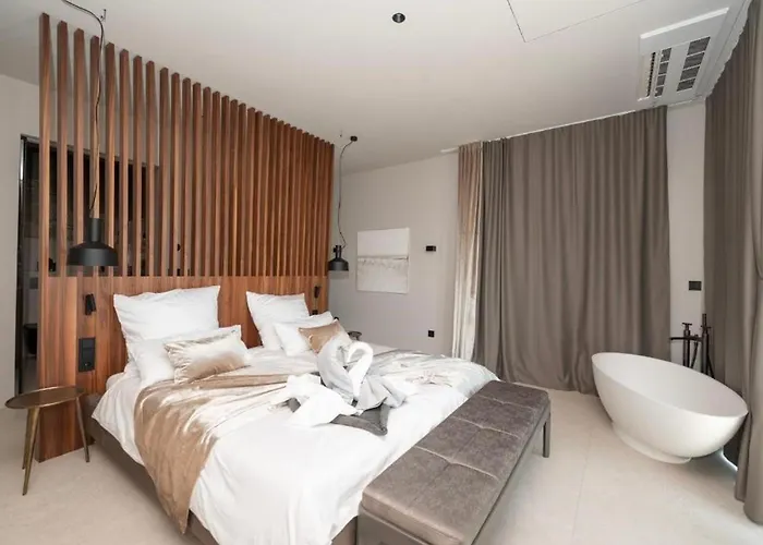 빌라 Beachfront Malia Near With Heated Pool & Jacuzzi