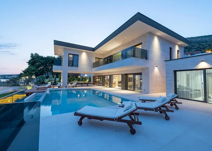 Beachfront Malia Near With Heated Pool & Jacuzzi 빌라 *