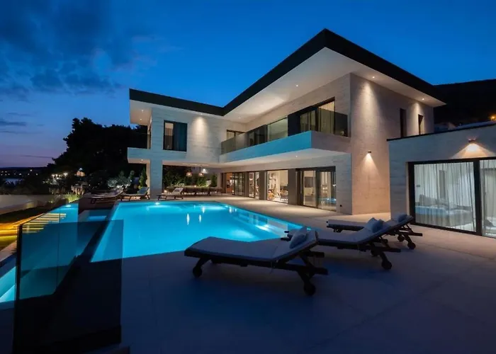 Beachfront Malia Near With Heated Pool & Jacuzzi 빌라